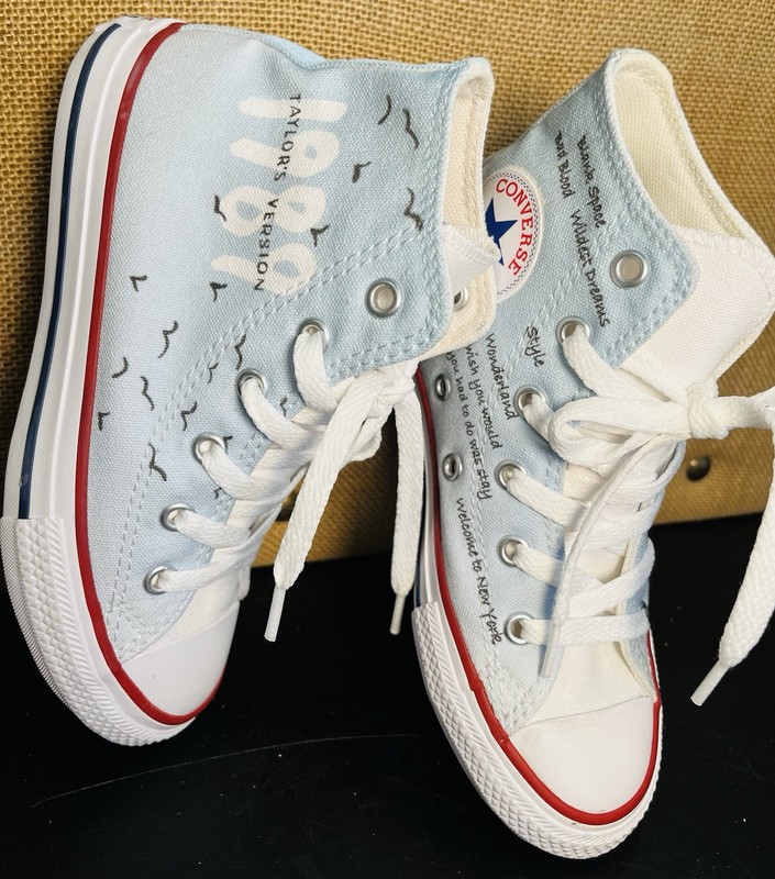 TAYLOR SWIFT 1989 Converse Kids Sz 12.5 Hi-Top Sneaker Light Blue Lyrics 😎
