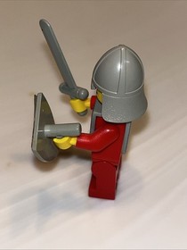 1978 Lego Classic 375 6075 Yellow Castle Red Knight Minifigure