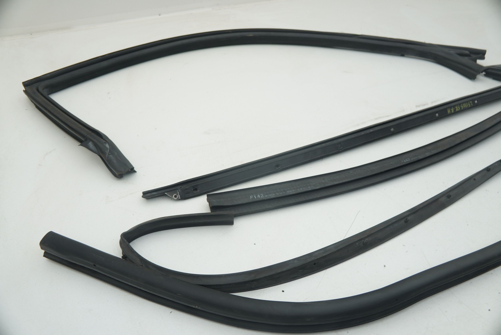 Right Passenger Door Weather Strip Seal Gasket 81361200 Ferrari 458 Challenge