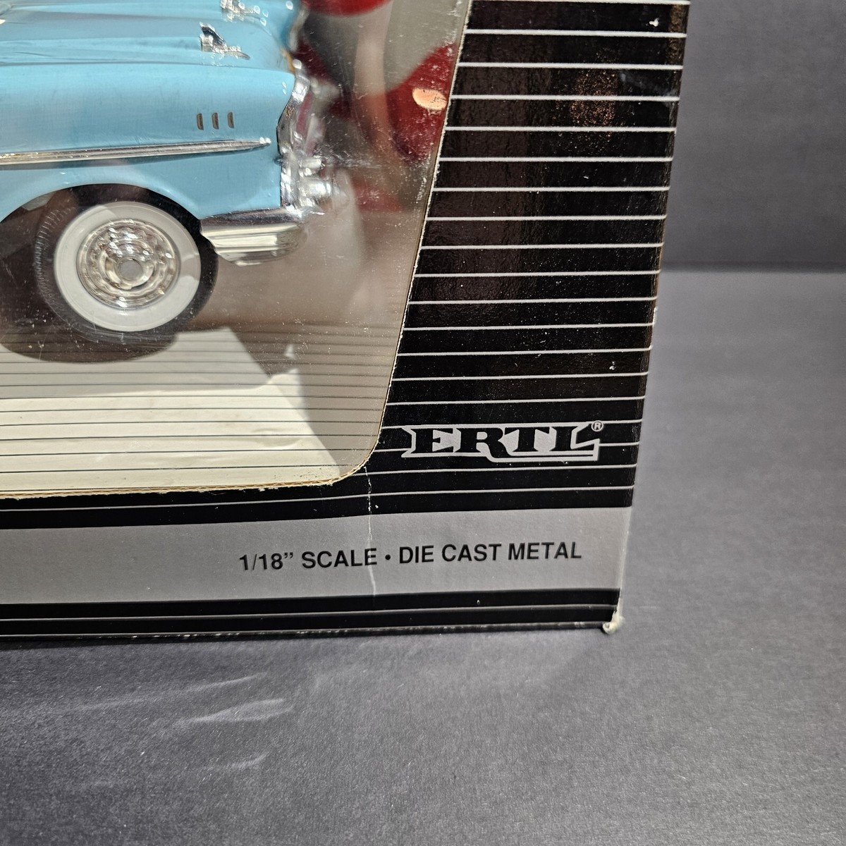 CHEVROLET CHEVY BEL AIR 1957 vert pastel/blanc 1/18 AMERICAN MUSCLE