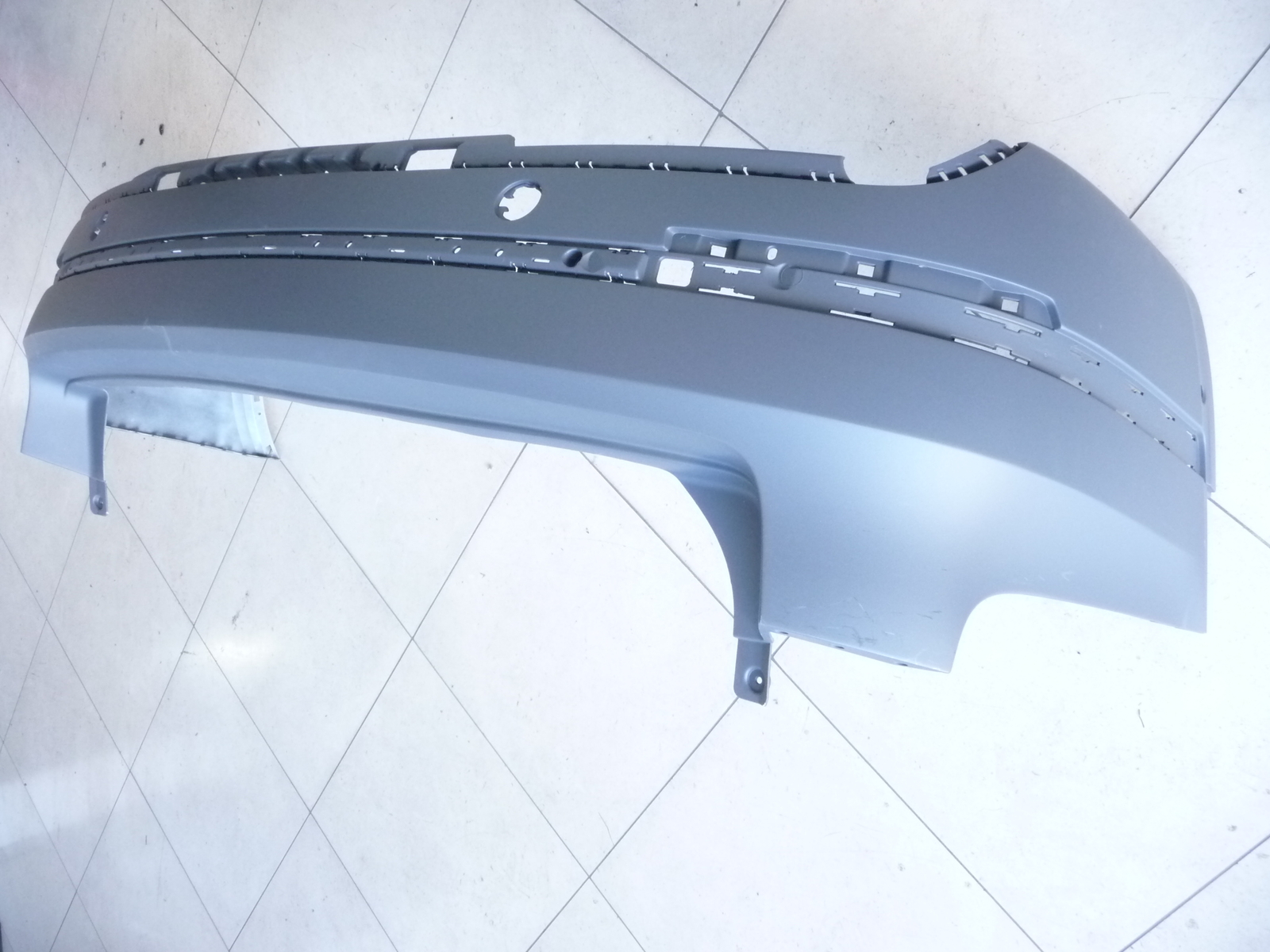 2017-2019 Bentley Bentayga BY636 rear Bumper Cover 36A807301AC OEM OE H8