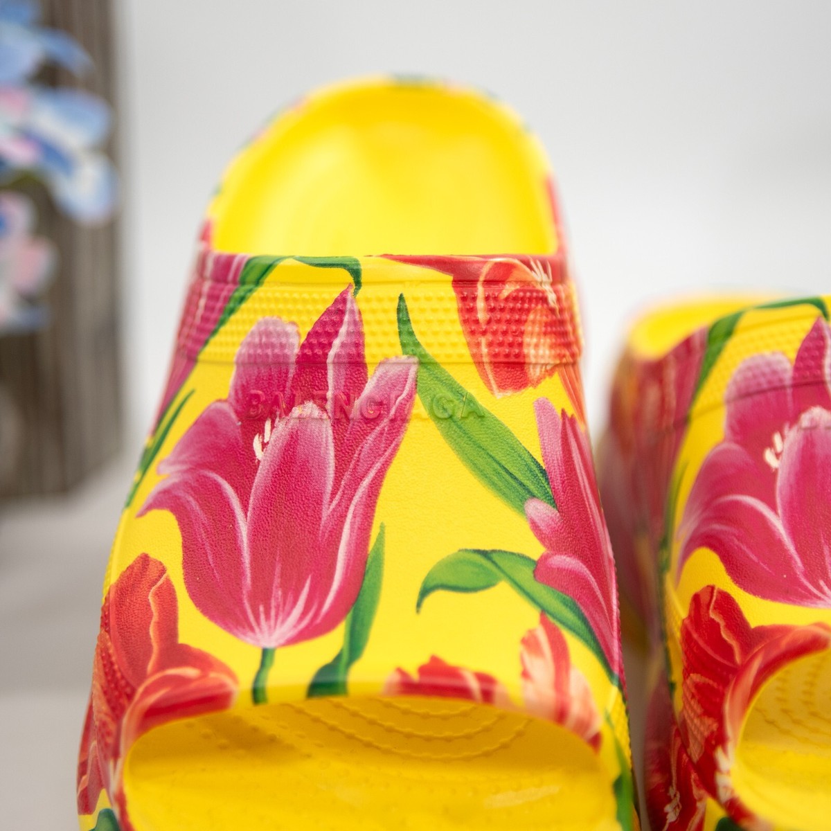 スリッポン BALENCIAGA CROCS SLIPPER Balenciaga Crocs™ Slide Sandals | Saks Fifth Avenue