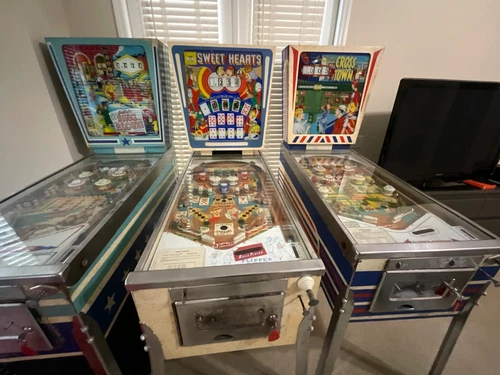 1963 GOTTLIEB SWEETHEARTS PINBALL MACHINE. GREAT CONDITION. 