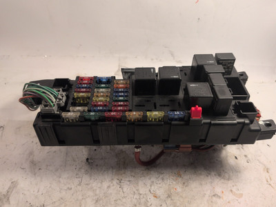 2004-2007 Volvo S60 oem engine bay fuse box module assembly 2.5l