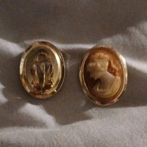 Oval Cameo Portrait Earrings Gold Tone Setting Brown & Cream Main Stone Colors