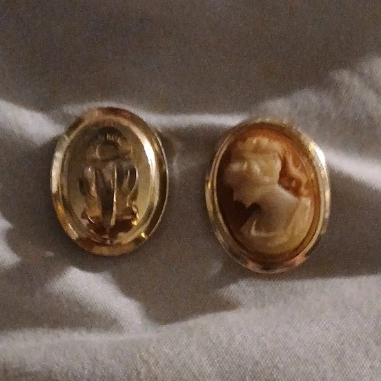 Oval Cameo Portrait Earrings Gold Tone Setting Brown & Cream Main Stone Colors
