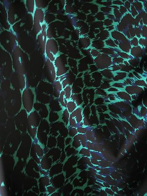 Desigual : la robe mi-longue la plus canon de l'été est déjà soldée à Desigual : la robe mi-longue la plus canon de l'été est déjà soldée à