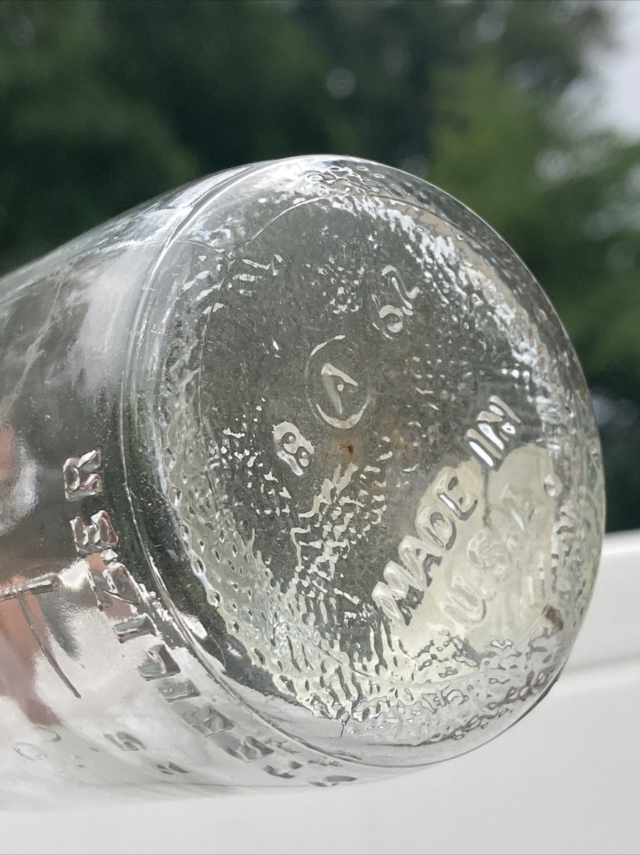 【セール中】1940年代ヴィンテージミルクグラスボトル VN0035 Vintage Bottle Cleaneasy 1940s Nurser Milk Glass 4oz