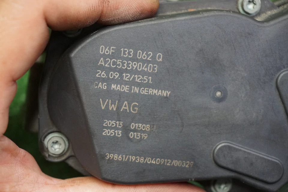 Volkswagen Golf 2.0 2013 carrocería del acelerador OEM 06F133062Q Foto 4 de 4