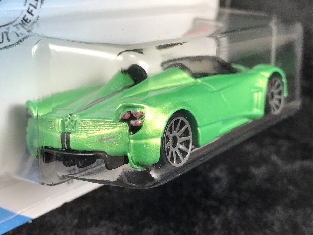 Hot Wheels Pagani Huayra Roadster 2020 - Échelle 1/64 - Modèle 2020-241 - Occasion