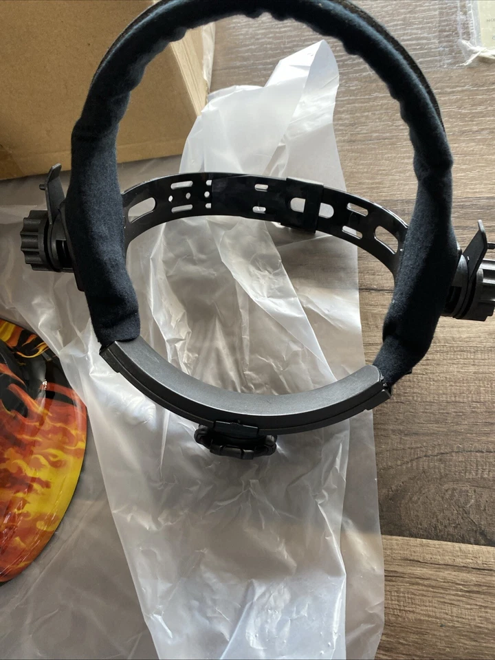 Casco de soldadura de oscurecimiento automático alimentado por energía solar DEKOPRO todo certificado en llamas/aq Foto 4 de 4