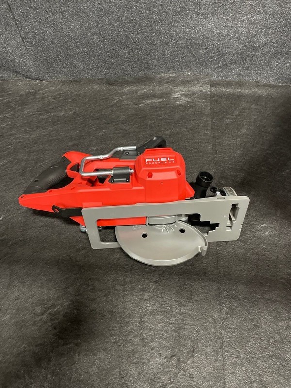 MILWAUKEE 2930-20 M18 FUEL 7-1/4" Rear Handle Cordless Circular Saw Tool Only