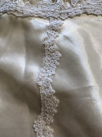 Vintage Flora Nikrooz Satin Lace Nightgown Rosette Slip Dress Ivory Bridal Small