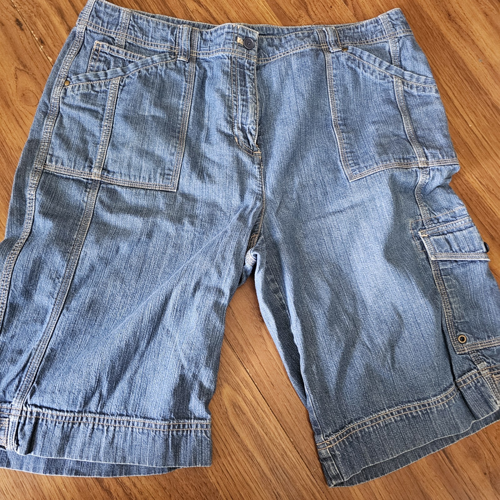 Jones NY Signature Blue Denim Cargo Bermuda Short Woman's Size 14 Utility Pocket