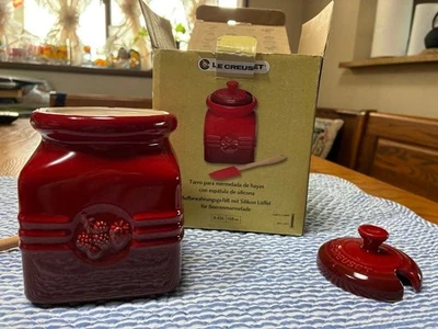 Le Creuset Jam Jar with Silicone Spreader 15 fl Ounce Cherry Red