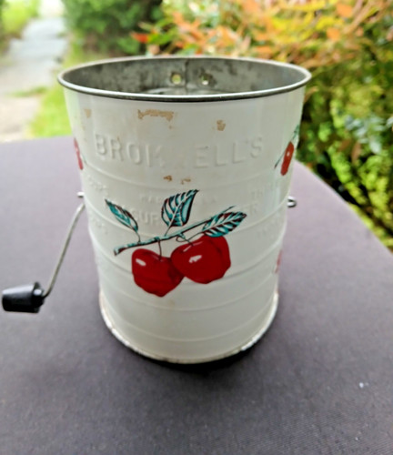 Vintage Bromwell Apple Design Metal Flour Sifter 3-Cup Capacity