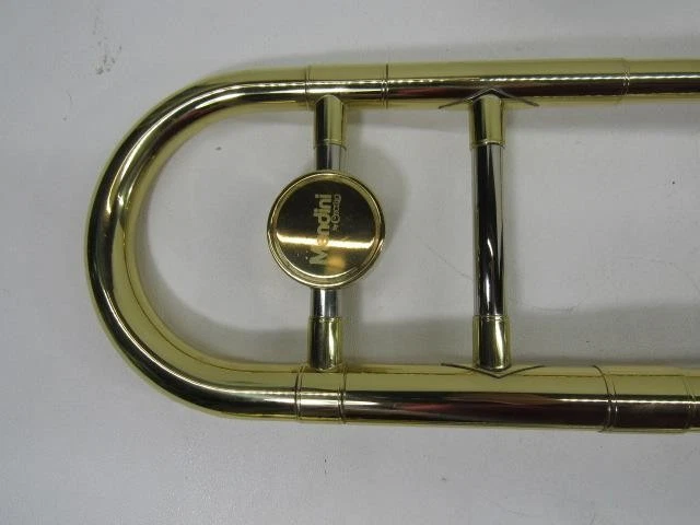 MENDINI DE CECILIO BB TROMBÓN DESLIZANTE TENOR MOD MTB-L DORADO USADO CON ESTUCHE RÍGIDO Foto 4 de 4