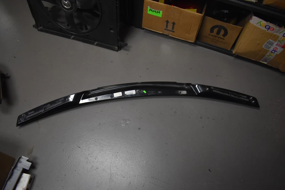 Chevrolet Corvette Grand Sport 2017 alerón de fábrica OEM Foto 4 de 4