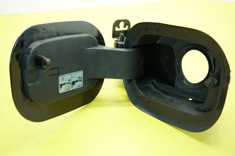 🔅Conjunto de carcasa, tubo de llenado del tanque de combustible. OEM 19 Chevrolet Traverse Foto 2 de 4