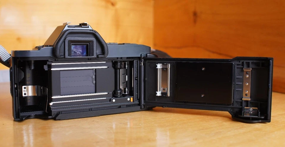 Canon T70 35mm Film SLR w/ Fast 50mm F1.8 Lens Working Well Good Condition KE - Image 2 of 4