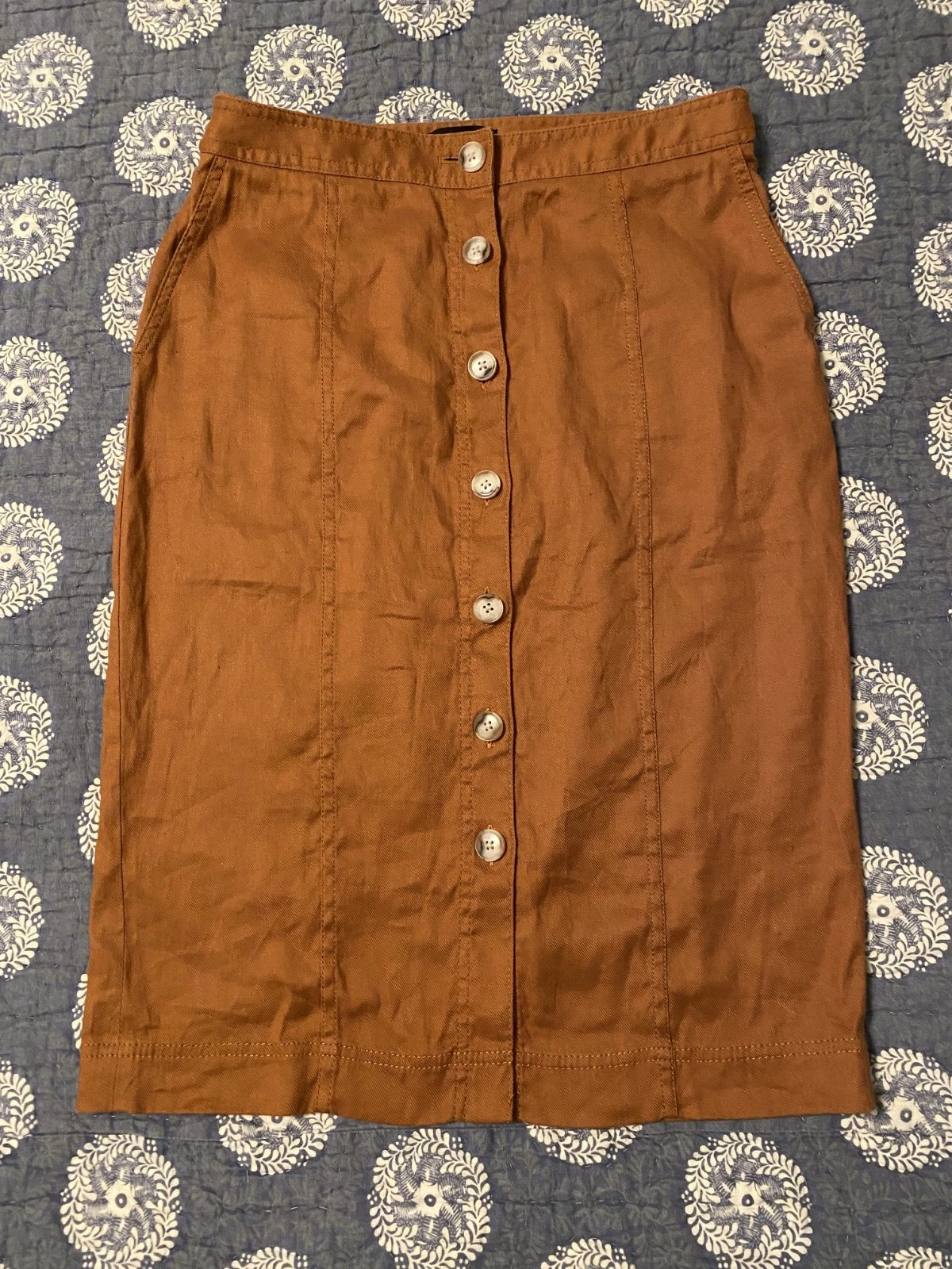 Banana Republic Terracotta Buttoned Linen/Cotton Blend Pencil Skirt w Pockets, 8
Opens in a new wind