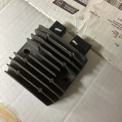 Régulateur De Tension FH014AA – Compatible Honda CBR1000RR SC59, CBF1000 SC64, CBF600 PC43 – Pièce Fiable Moto