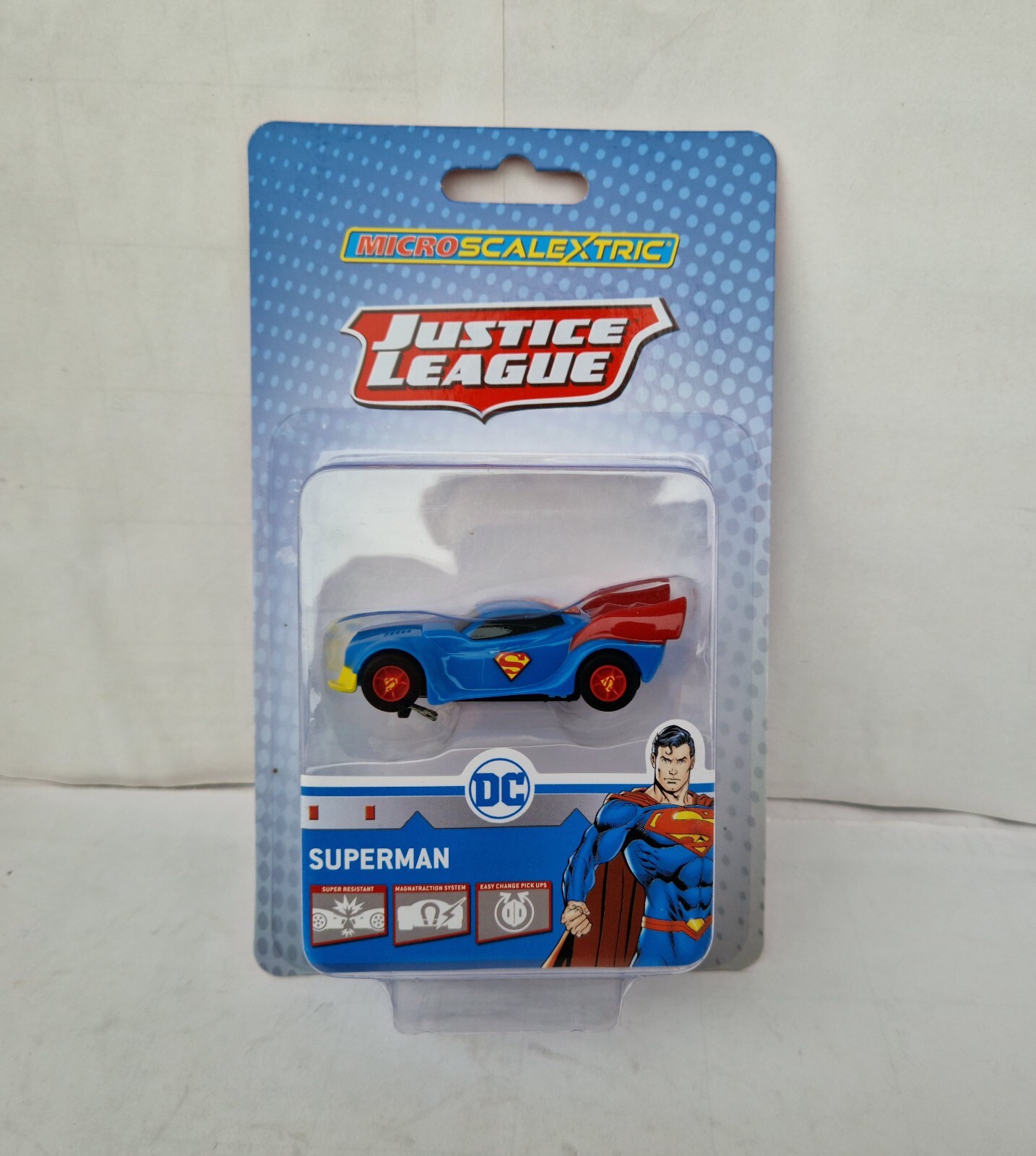 Micro Scalextric: G2167 Superman Solo Car - Justice League. Nuovissimo. In sc...