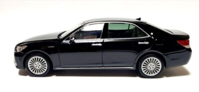 1/30 TOYOTA CROWN MAJESTA ダークブルーマイカ Amazon | 1/30