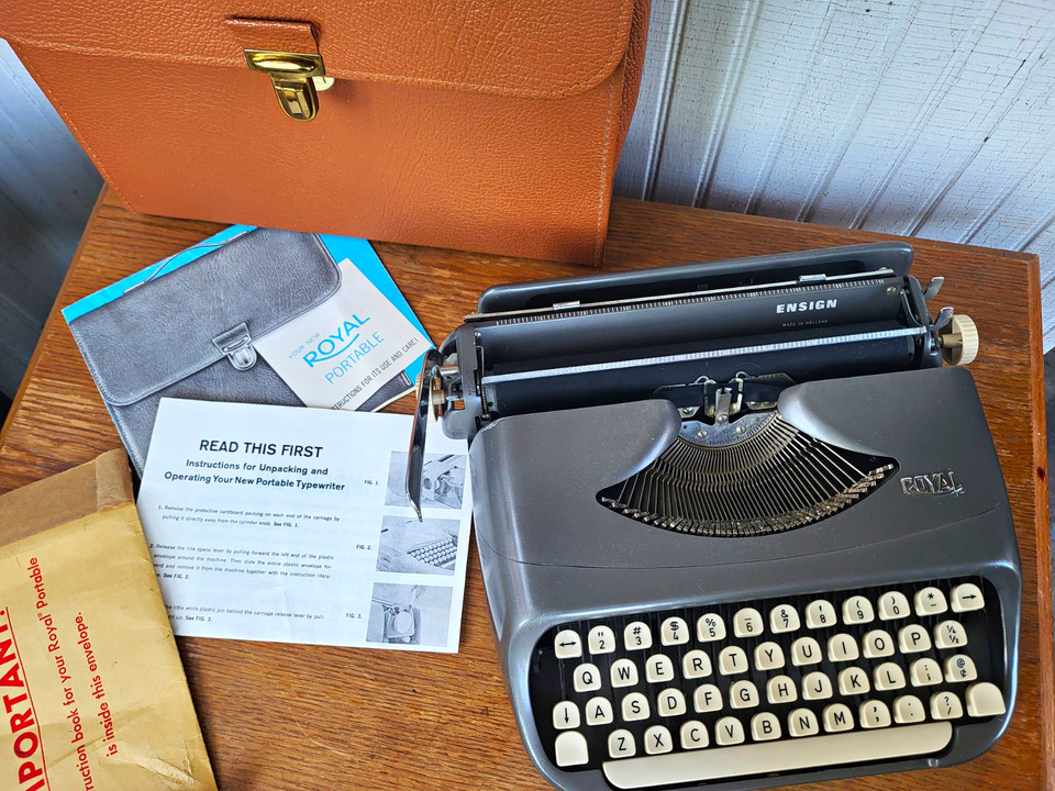 A 1930s Royal Ensign with original case AND pamphlet — a rare, fully documented piece of Depression-era Americana with serious collector credibility.