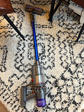 Dyson Cordless Bagless Stick Vacuum Cleaner Motorised Head Wand Charger Grey v11