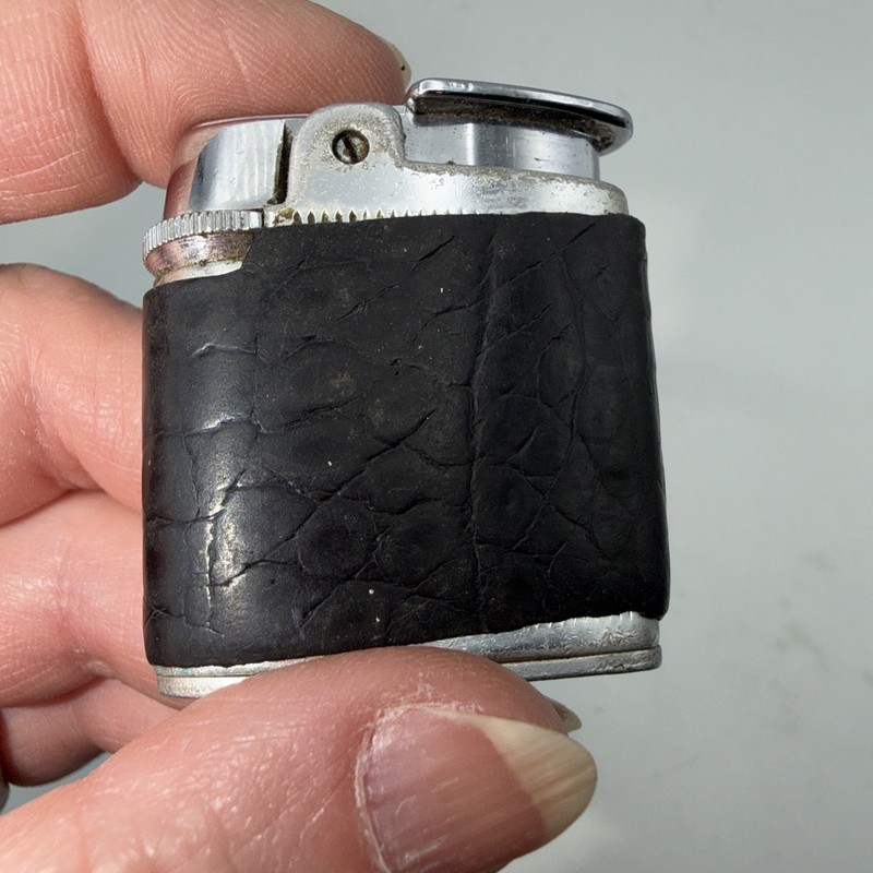RONSON VARAFLAME PETITE WOLGERIDGE Cigarette Lighter Collectible Antique LEATHER