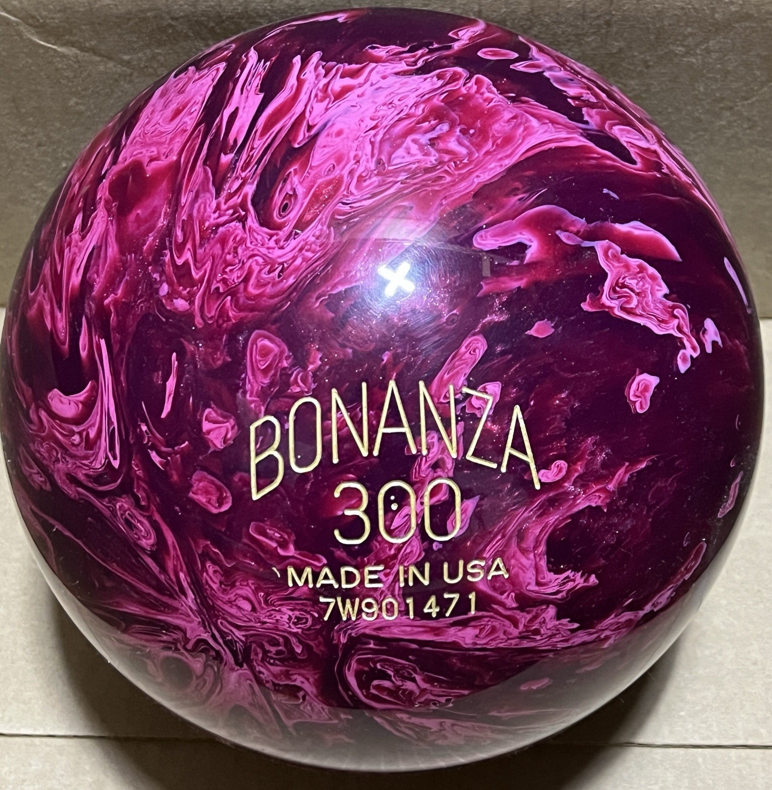 Bonanza 300 / Track Triton Heat 16 lb Bowling ball New in Or