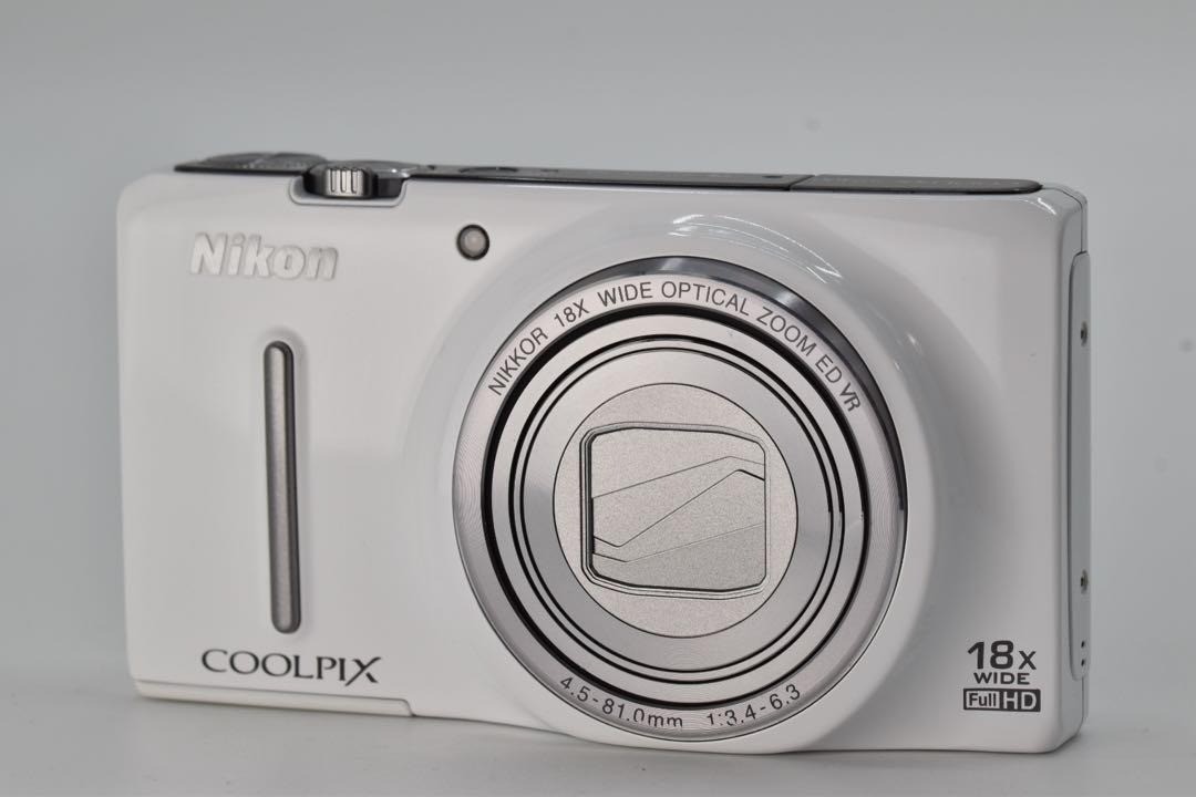Nikon COOLPIX S9400 White Digital Camera 18.1 MP 18x Optical Zoom