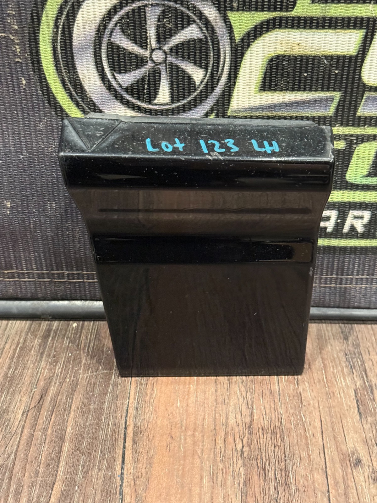 Lamborghini Urus 2018 Left Lower Fender