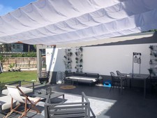 TOILE RÉTRACTABLE IMPERMÉABLE SUR MESURE POUR PERGOLA – PROTECTION UV
