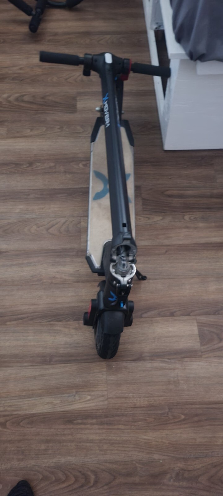 hoverboard scooter with charger,&nbsp; Bluetooth, and it lights up.&nbsp;