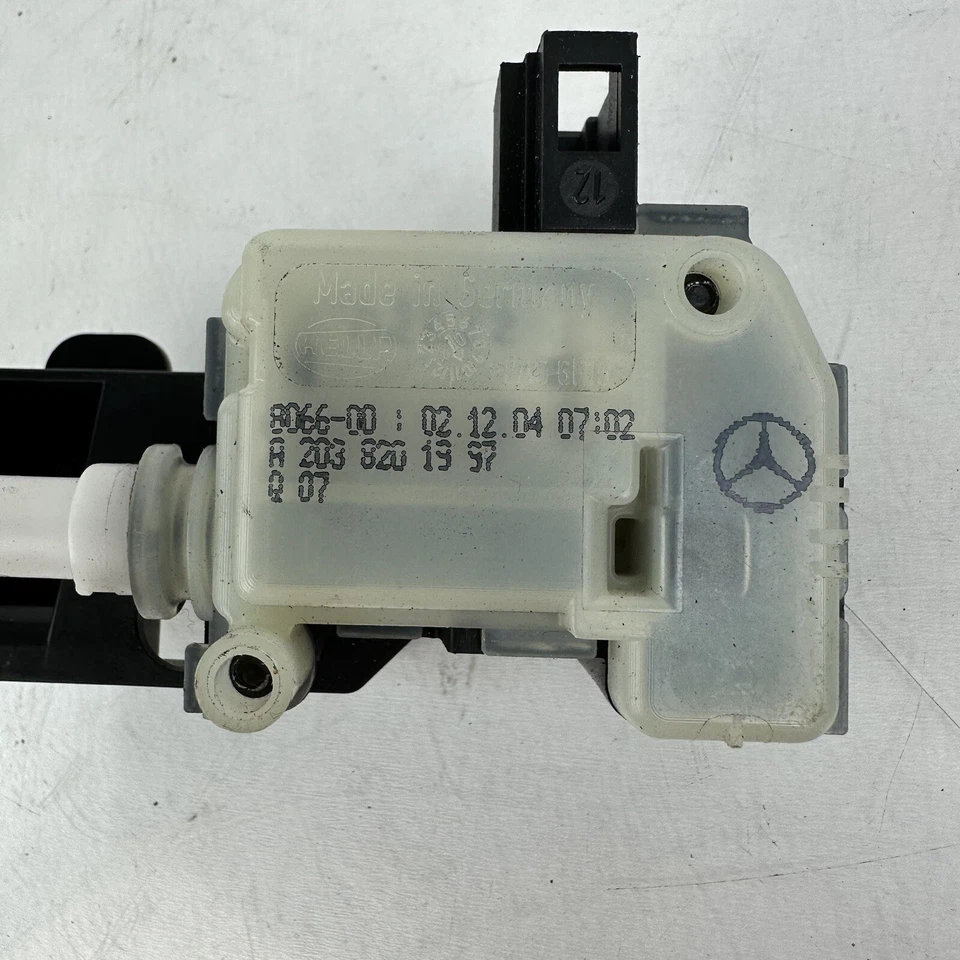 Actuador de bloqueo de puerta de combustible Mercedes Benz E320 2001 2002-2011 2038201997 OEM E824 Foto 2 de 4