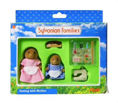 sylvanian families sewing with mother