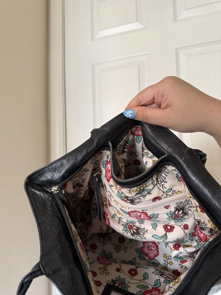 Bolso de Hombro LATICO Carmen Cuero Negro Cremallera Superior Forro Floral 15"x9.5" Foto 3 de 4