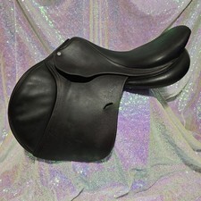 Antares jumping saddle 18" seat narrow tree in excellent condition