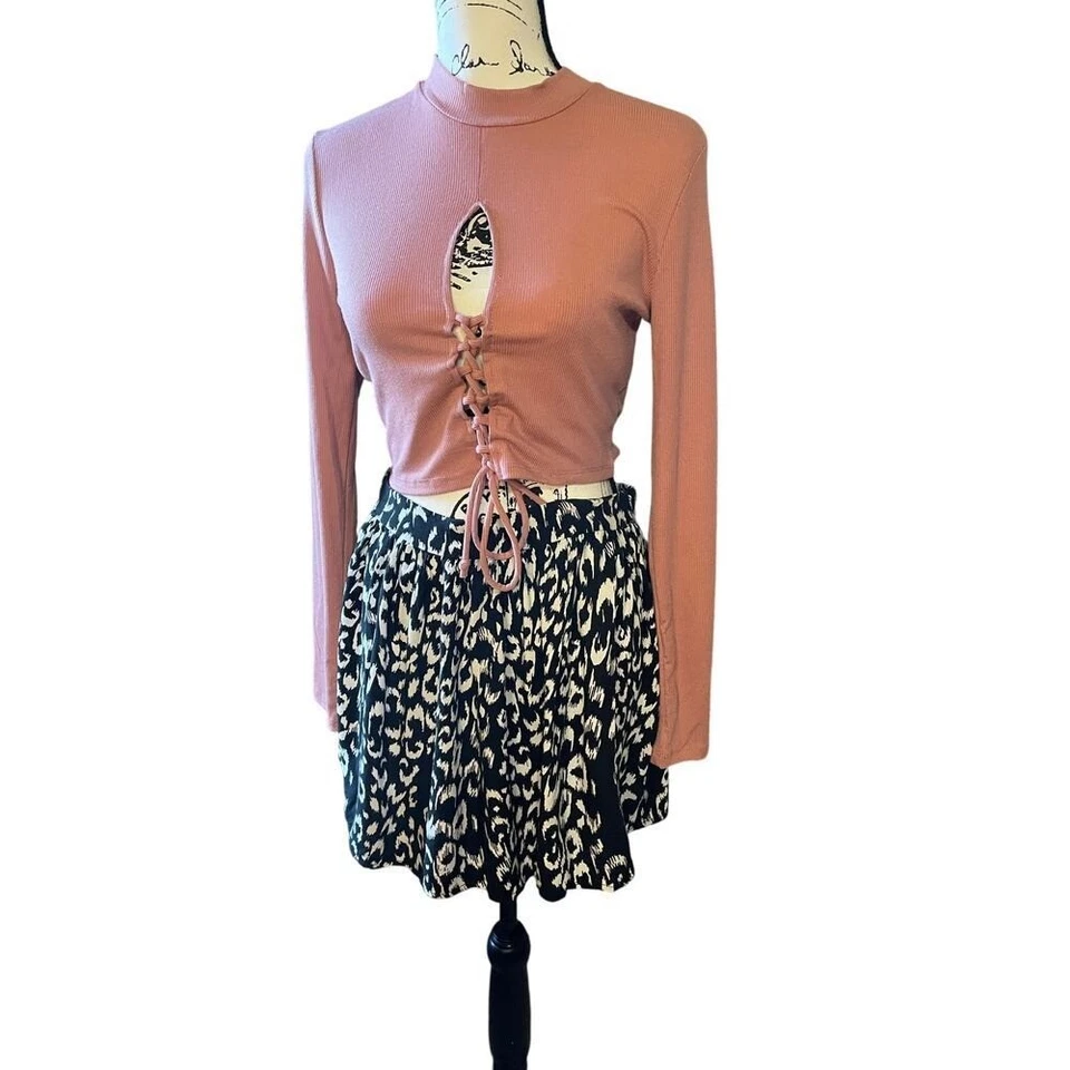 Mini jersey para mujer Wet Seal negro blanco estampado animal mediano Foto 2 de 4