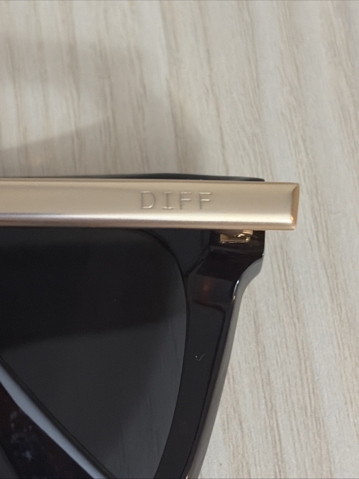 DIFF Hailey Tortoise Womens Sunglasses - image 6