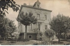 Carte Photo à Localiser - Belle maison au milieu d'un jardin arboré