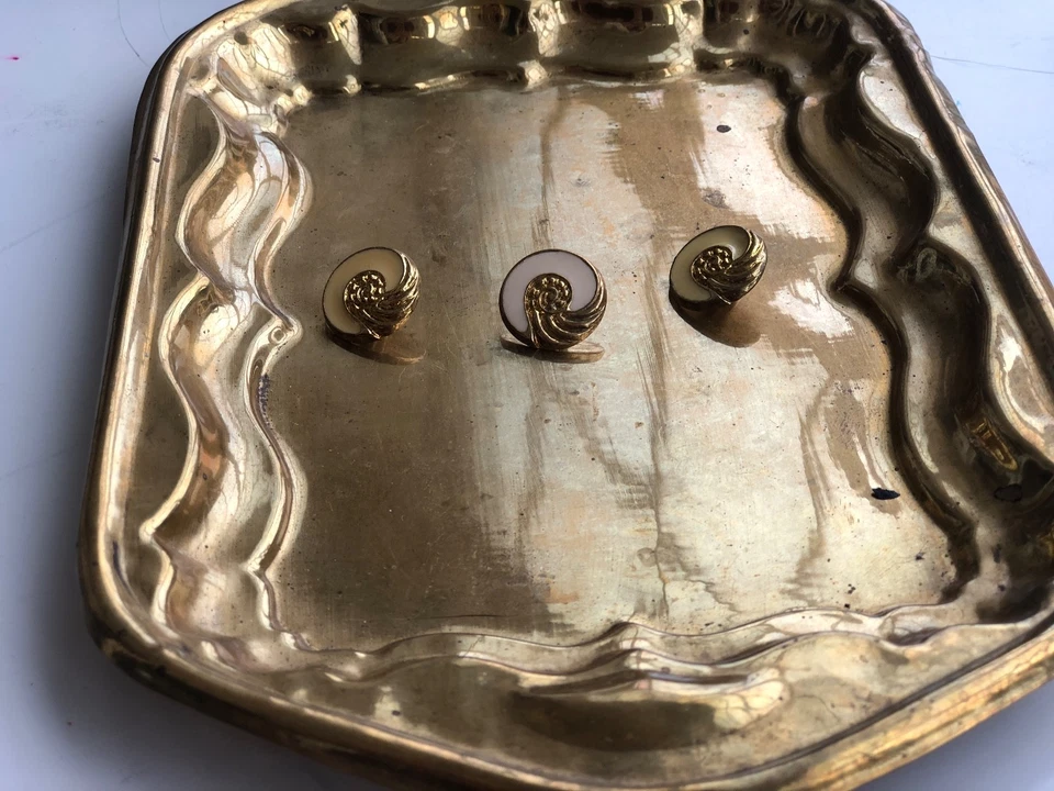 Lote de 3 botones vintage de caña de resina tono dorado - patrón ondulado/espiral Foto 2 de 4