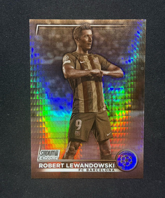 Topps 2022-23 Stadium Club Chrome UEFA Robert Lewandowski FC Barcelona #99 /75
