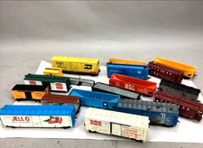 Vintage HO Scale Train Cars   Assorted Lot of 16 - Great Condition 