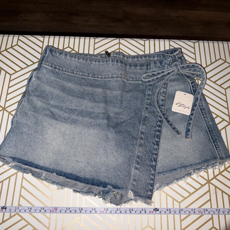 We The Free Skort Womens Size 6 Blue Light Wash Denim Wrap Side Tie Raw Hem Bnwt