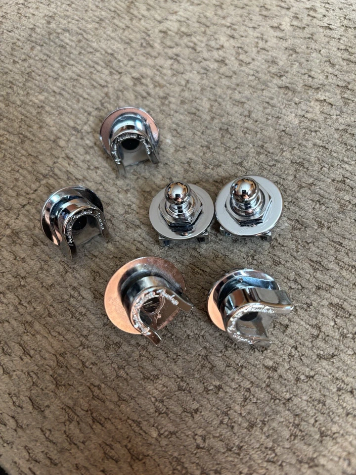 LOTE DE 6 Cerraduras Correa Guardabarros Cromo FALTA CORREA BOTONES Foto 2 de 4