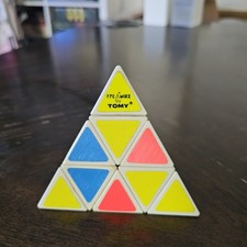 Rompecabezas triángulo pirámide Tomy Pyraminx 1981 vintage cubo de Rubik
