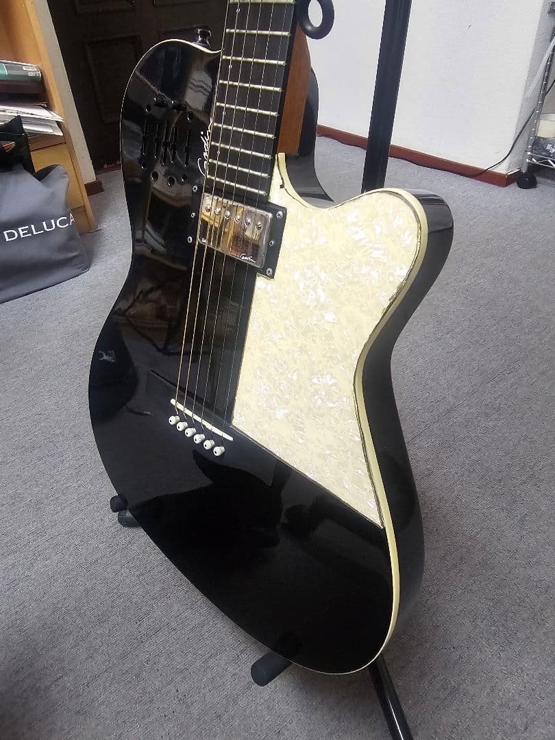 Electric Guitar Godin A6 Ultra Black Handcrafed in Canada S/N